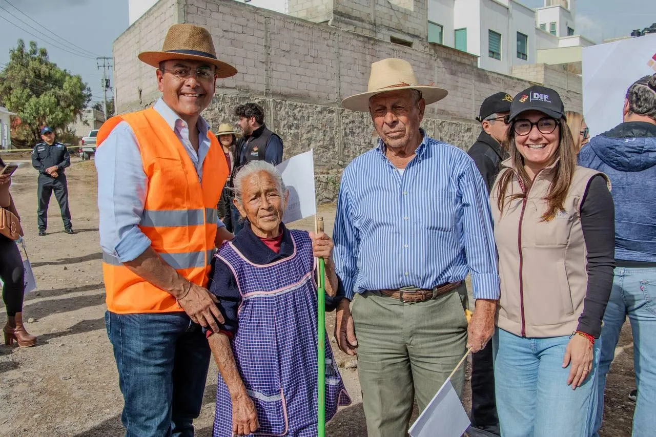 Lalo Medécigo durante acciones del programa En Concreto en Mineral de la Reforma