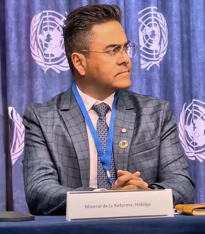 Lalo Medécigo participando en un encuentro internacional