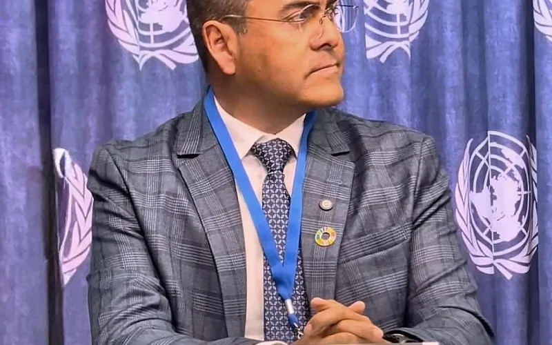 Lalo Medécigo en la instalación de acuerdos educativos y de desarrollo